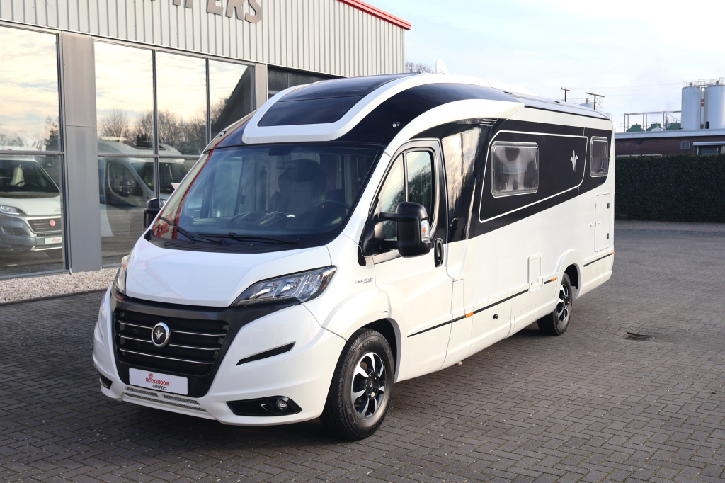 Niesmann + Bischoff Smove 7.4 E foto: 2