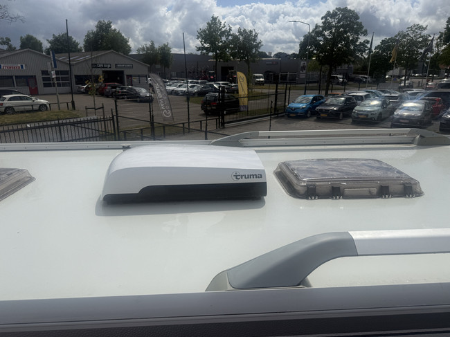 Fendt caravan BRILLANT 650 in nieuwstaat Queensbed  zakluifel Thule mover Truma xt hordeur leder tv dakairco truma groot dakluik oven  xxl koelkast foto: 7