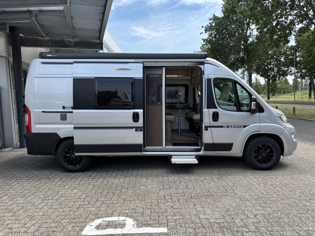 Adria Twin 600 SPT DWARSBED TREKHAAK ZONNEPANEEL EURO6 foto: 4