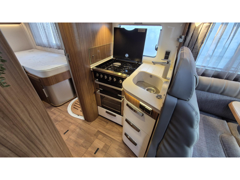 Hymer B678 PremiumLine 25833 KM / Nieuwstaat !  foto: 10