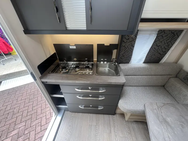 Hobby De Luxe 400 SFE NIEUW!!  foto: 5