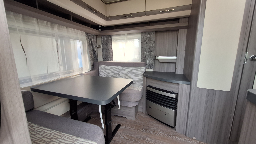 Knaus Caravans 460 DL Mover + Luiffel enkele bedden foto: 1
