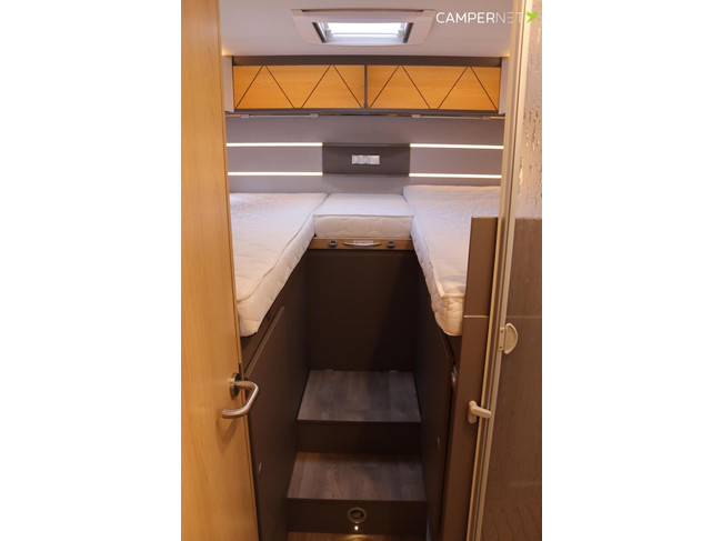 LMC Tourer T730G 165pk | Lengtebedden | Thule Luifel | Thule Fietsendrager| Gescheiden douche | Zenec multimediasysteem | foto: 14