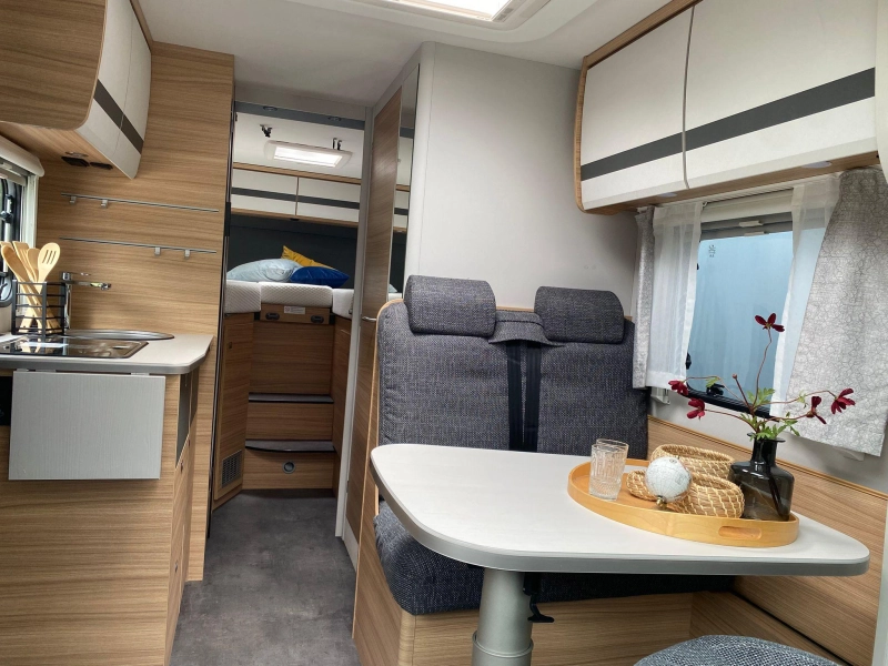 Dethleffs Globebus T 6 - Hoher K&uuml;hlschrank Foto: 1