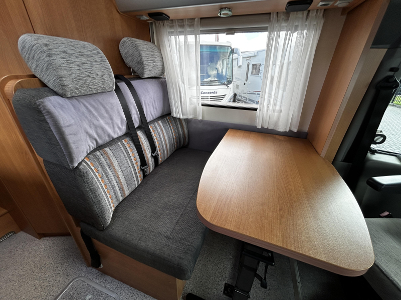 Knaus Sport TR Alkovenmobil/Querbett/2008/Klima  Foto: 15