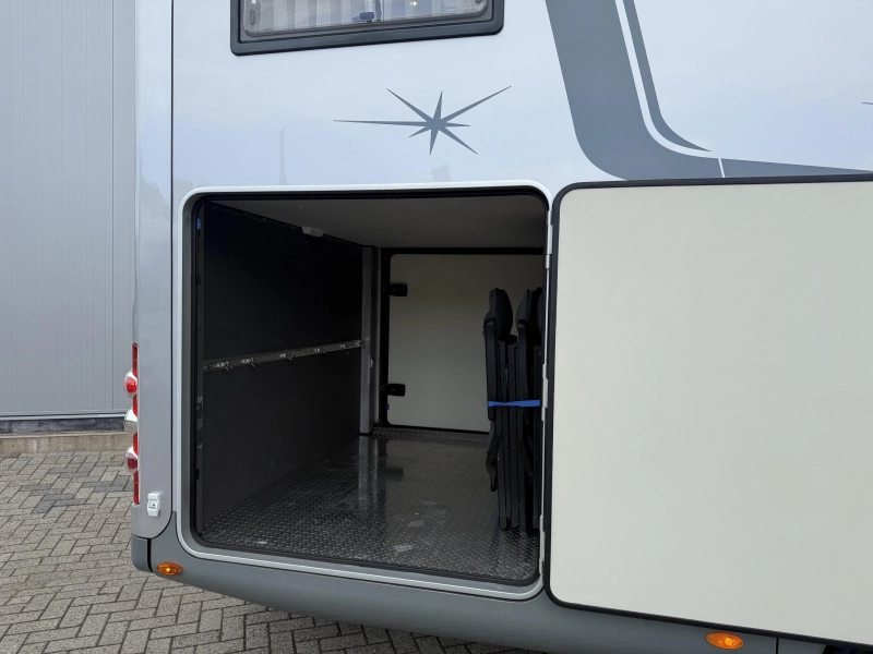 Phoenix Liner 8000 G Full options photo: 17