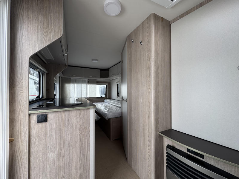 B&uuml;rstner Premio Life 480 TL Mover und Thule Markise Foto: 1