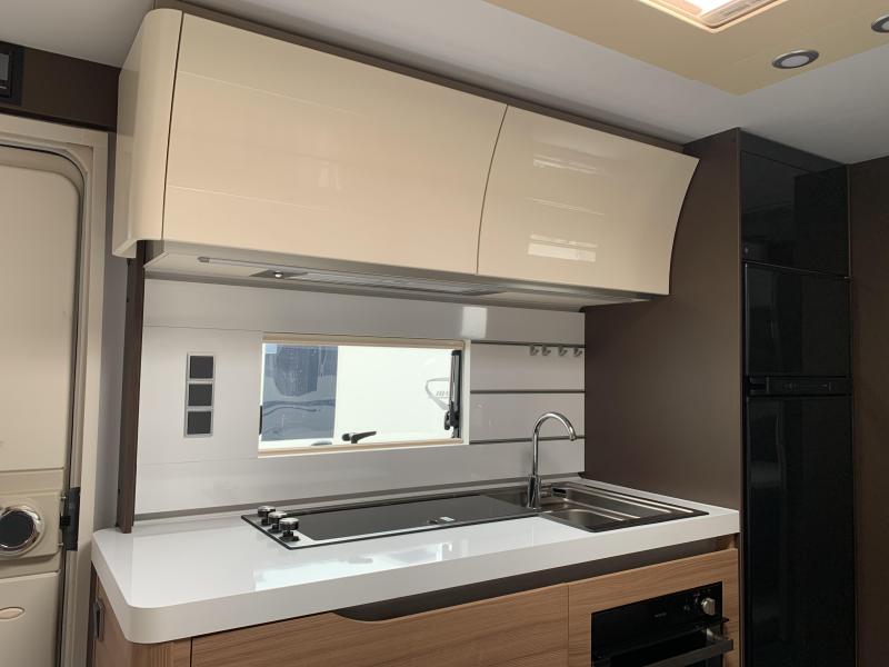 Adria Alpina 663 PT Zeer compleet!!  foto: 6