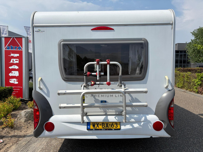 Knaus Azur NL-Premium line | Caravanmover | Fietsenrek | | Douche | 3-Pits gasfornuis | Koelkast + vriesvak foto: 5