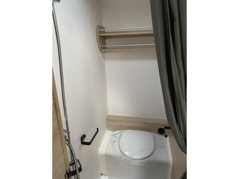 Caravelair Sport Line 455 Anniversary Line Ruime rondzit voorin  foto: 17