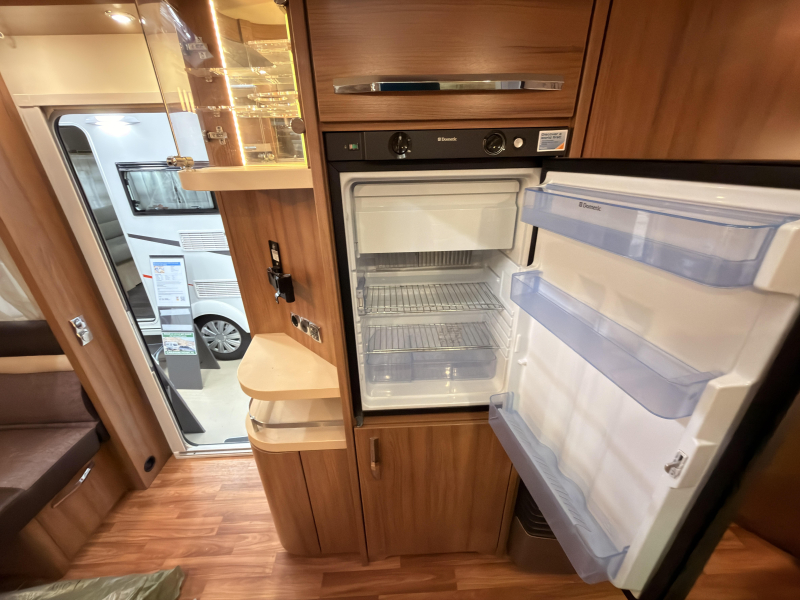 Knaus Sudwind Exclusive 580 UF mover+avance+aire acondicionado de banco foto: 17