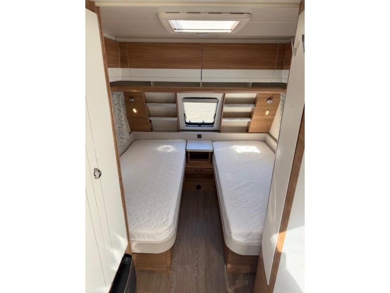 Hobby De Luxe 540 UL Incl. Mover en Voortent  foto: 19