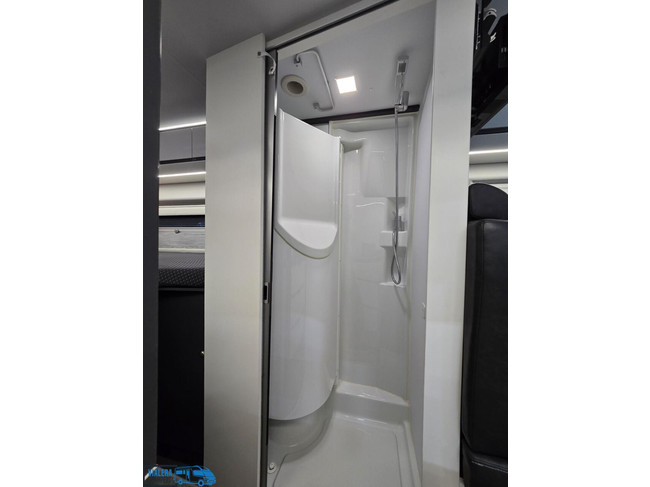 Adria Twin Supreme 640 SLB *Automaat 180pk* Lengtebedden foto: 21