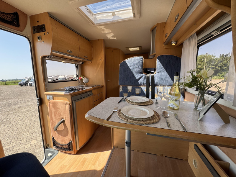Homecar P 561 Aire acondicionado de motor Cama francesa foto: 12