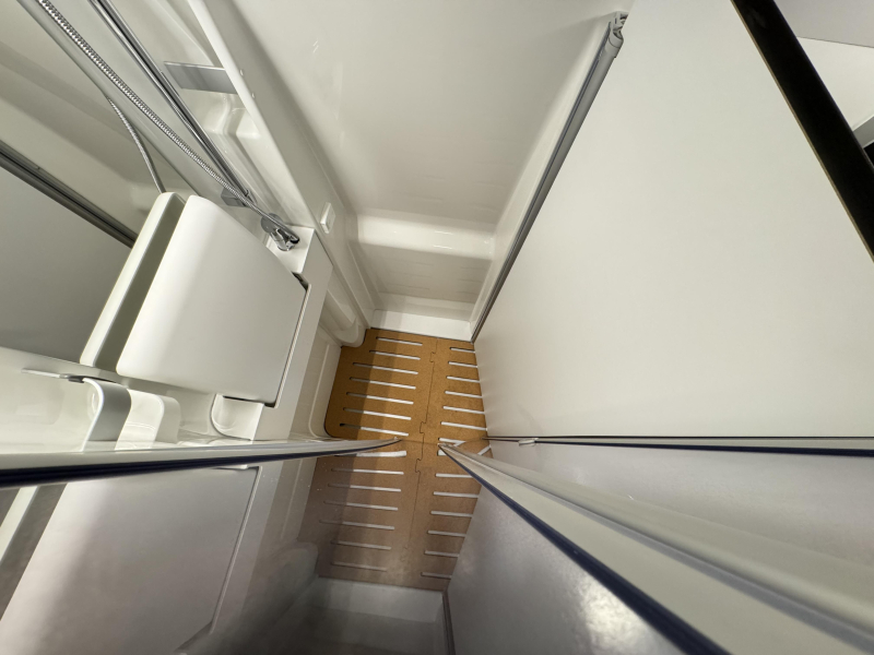 Hymer Grand Canyon S 700 4x4 - toit relevable - lit longitudinal photo : 10