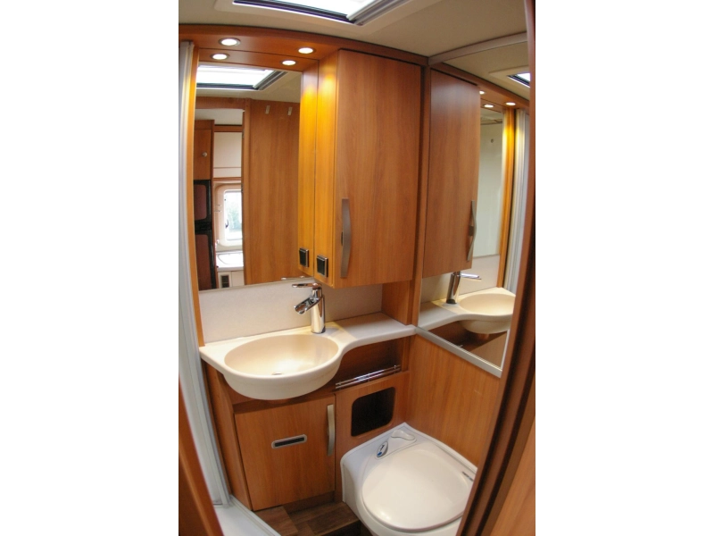 Hymer Exis-i 588 Automaat, Enkele bedden.  foto: 12