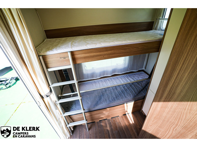Bürstner PREMIO LIFE 490 TK Stapelbed vastbed foto: 15