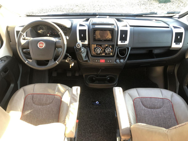 Carthago Malibu 640 Charming GT-Sky-View 160-PK Euro6 Buscamper con camas individuales &iexcl;Estado impecable! foto: 12