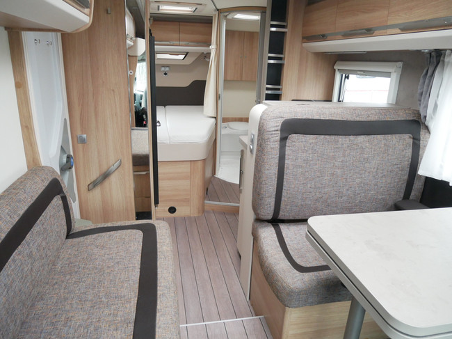 Knaus Sky TI 650 MF, Autom&aacute;tico, Cama francesa, Elevador de bicicletas foto: 10