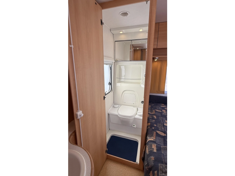 Home-Car Racer Spirit 45 frans bed rondzit toilet  foto: 3