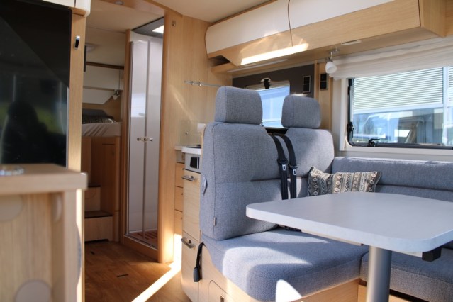 Hymer B MC I 680 equipado con potente Mercedes 9 G Tronic 170 CV AUTOM&Aacute;TICO camas individuales + cama abatible (56 foto: 30
