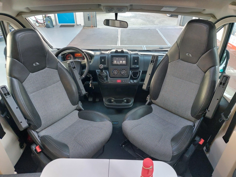 Adria Compact DL L&auml;ngsbetten face2face Foto: 2