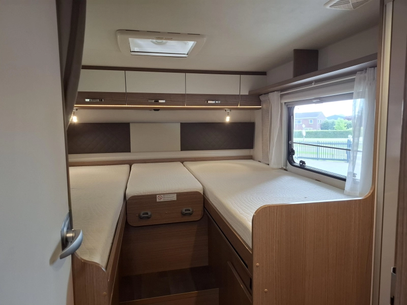 Hymer Carado 447 T 140CV Camas Individuales Solar foto: 5