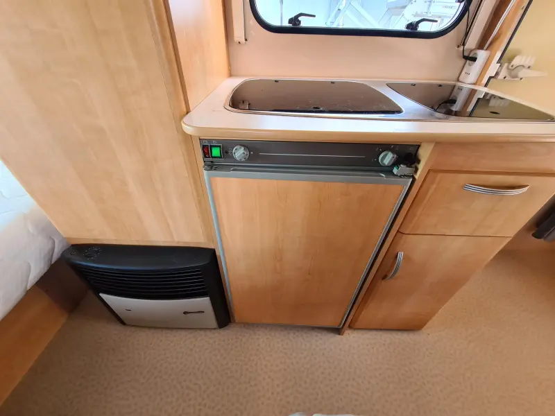 Sterckeman Starlett Executive 470 PE Stapelbed/vast bed/890 kg  foto: 17