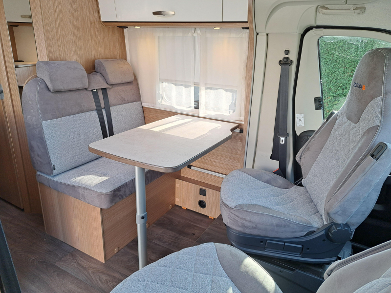 Carado V337 Zenec Nav Airco,Bearlock foto: 5