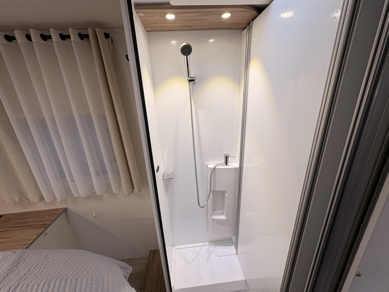 Bavaria Bavaria 650 T Cama Queen panel bearlock foto: 16