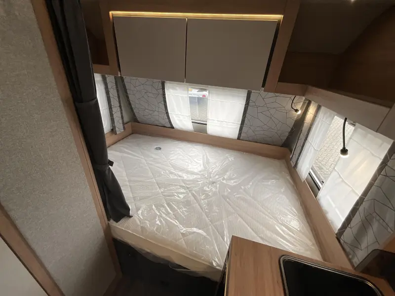 Knaus Sport 420 QD DWARS BED-XL KEUKEN  foto: 7