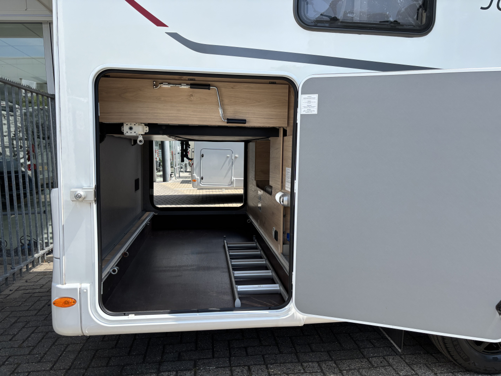 Dethleffs JUST GO QUEENSBED+HEFBED FACE TO FACE AUTOMAAT  foto: 21