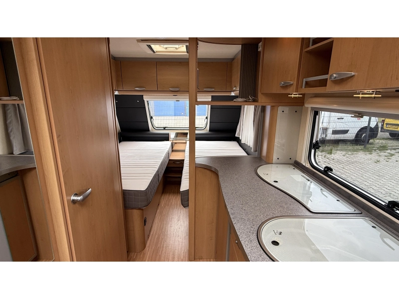 Knaus Sudwind White Edition 500 EU camas individuales asiento redondo foto: 15