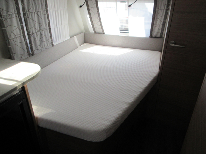 Knaus Sport 450 FU KOMPLETT UND FRANZ&Ouml;SISCHES BETT Foto: 4