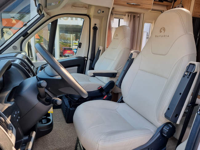 Bavaria Pilote P740 Class | Distr.neu | Elec. Queensbett | Solarpaneele | Luftfederung | Sehr guter Zustand! Foto: 18