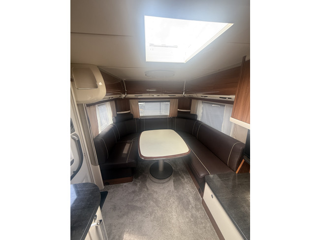Fendt caravan BRILLANT 650 in nieuwstaat Queensbed  zakluifel Thule mover Truma xt hordeur leder tv dakairco truma groot dakluik oven  xxl koelkast foto: 12