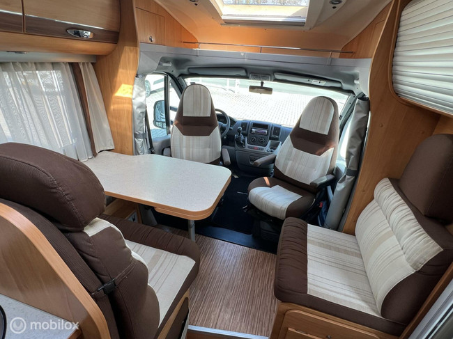 Adria CORAL S 690SP 160PK Queensbed Luifel Zonnepaneel Oven foto: 8