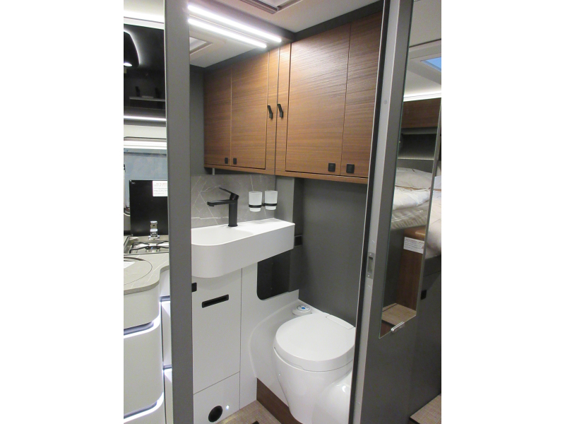 Hymer B-MC T 600 SLC double floor photo: 8