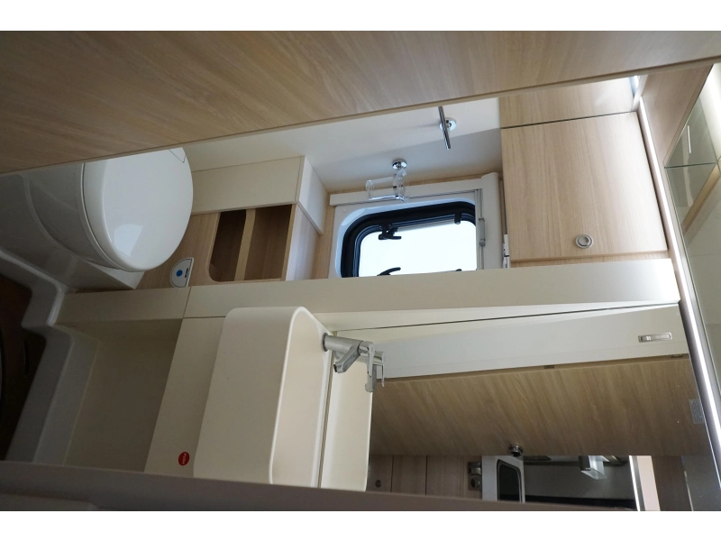 Eura Mobil Van 635 HB Hefdak - el.hefbed 1e eig  foto: 17