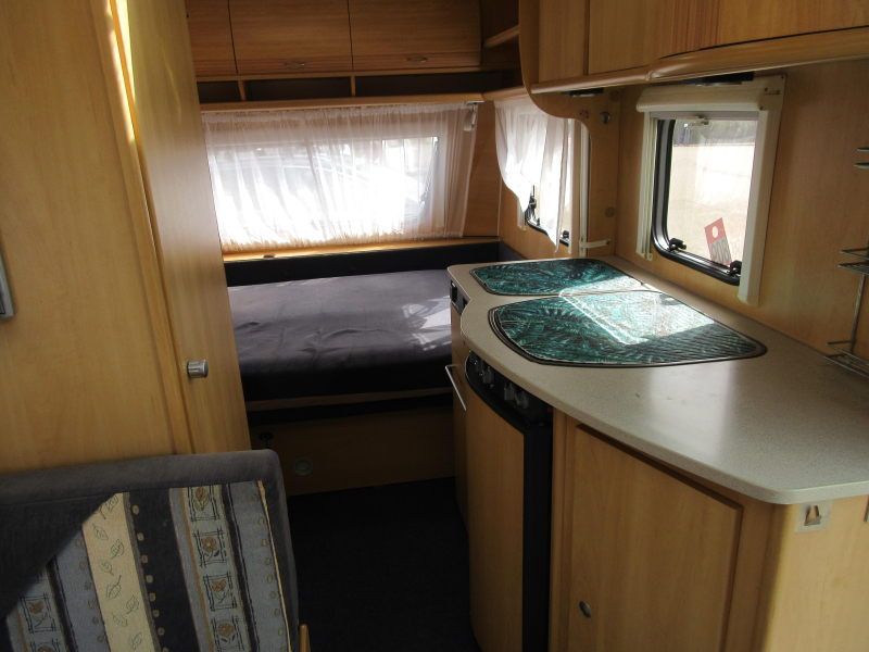 Dethleffs Camper 440 DB TRANSVERSE BED AND MOVER photo: 2