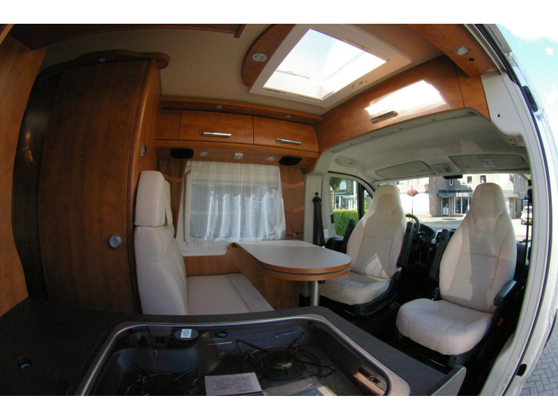 Carthago Malibu 600 Automaat, Dwarsbed.  foto: 7