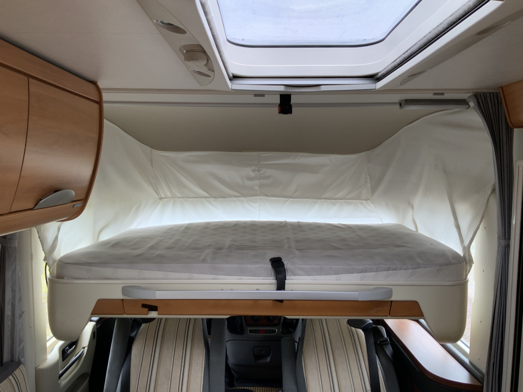 Hymer B 504 SL Integral, Equipado con cama individual trasera y cama abatible delantera, aire acondicionado de motor, chasis Alko, etc., A&ntilde;o 2009 Camper centrum on the road foto: 10