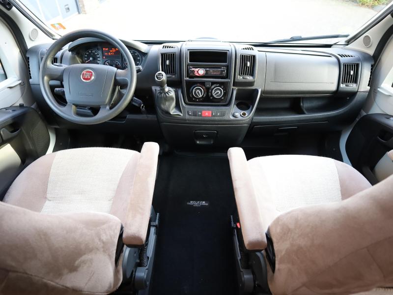 Adria Matrix M 670 SC queensbed + hefbed  foto: 15