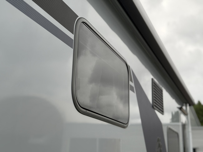 Knaus Live Wave 650 MEG Black Select foto: 8