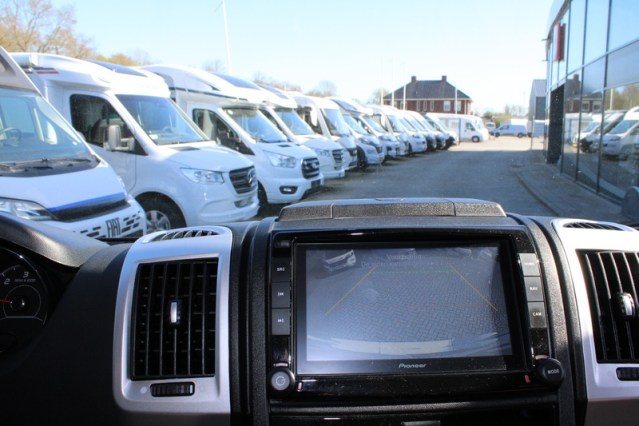 9 traps AUTOMAAT Knaus Platinum Edition Sun TI 650 vlakke vloer enkele bedden (80  foto: 26