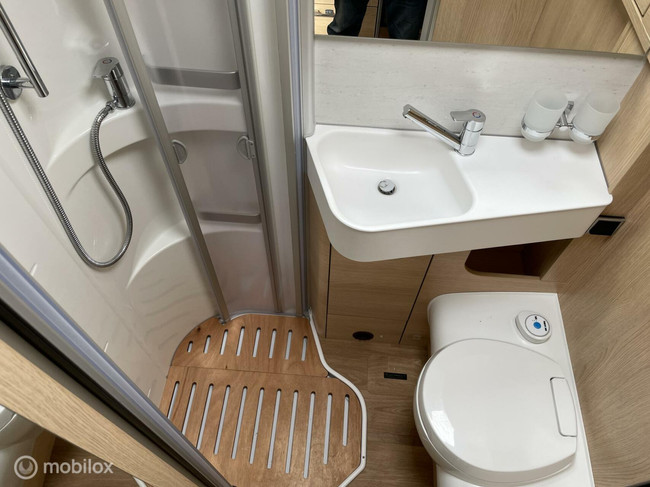 Hymer B-MCT 600 White-Line Mercedes 170-PK Automaat Enkele bedden, Veel extra’s en weinig km’s, 1e Eig. foto: 18