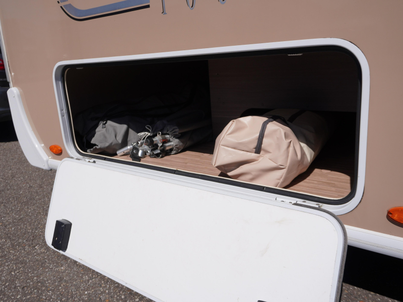 Dethleffs Tourist HD 460 MET UNICO VOORTENT  foto: 13