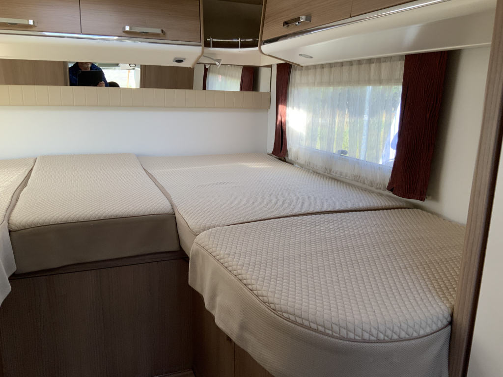 Carthago Malibu I 460 AUTOM&Aacute;TICA 150 CV Integral, Camas longitudinales y Cama abatible, Garaje, Aire acondicionado de motor, Aire acondicionado de techo, Sistema de nivelaci&oacute;n, Camper centrum on the road Marum foto: 7