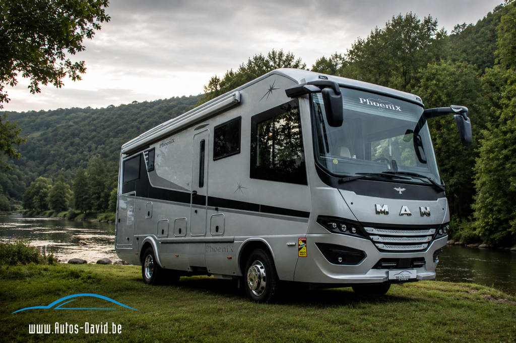 Phoenix Top-Liner 9000 BMLX MAN 4 Slaappl. / 1 EIGENAAR / LEVELSYSTEEM / CAMERA / APPLE CARPLAY / LUXE PAKKET / ZONNEPANELEN / LITHIUM ! 