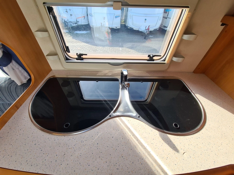 Hobby De Luxe 460 UFE met Luifel  foto: 8
